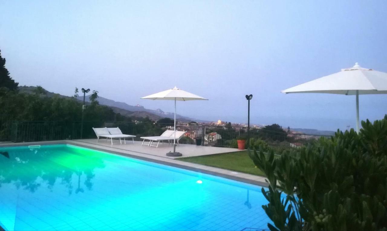 Villa Capogrecale - Piscina Riscaldata بيديمونتي إتنيو المظهر الخارجي الصورة